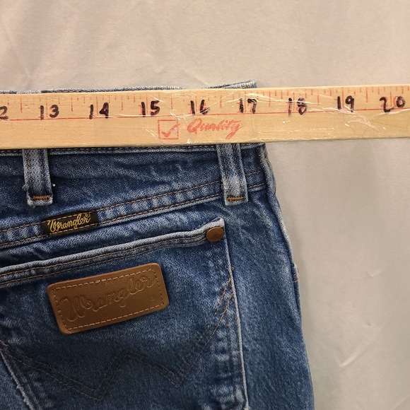 Wrangler Cut-Off Denim High Waist Shorts 37" - Picture 7 of 13